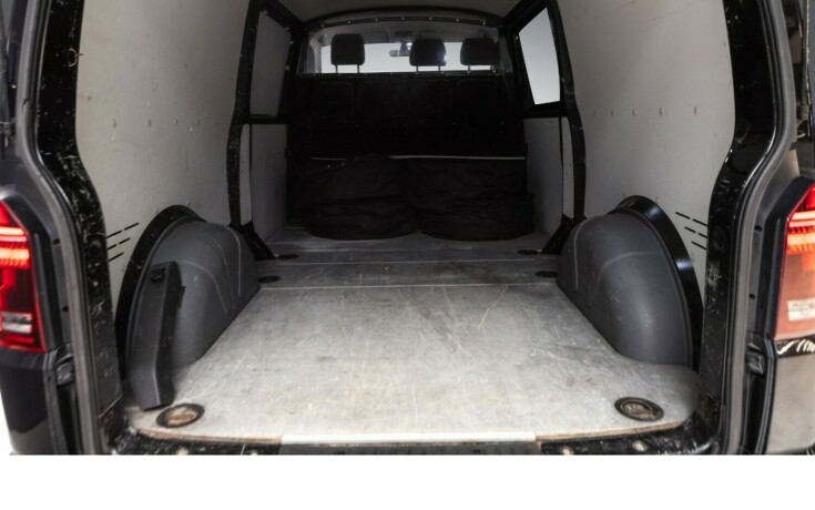 volkswagen-transporter-diesel-2021-big-21