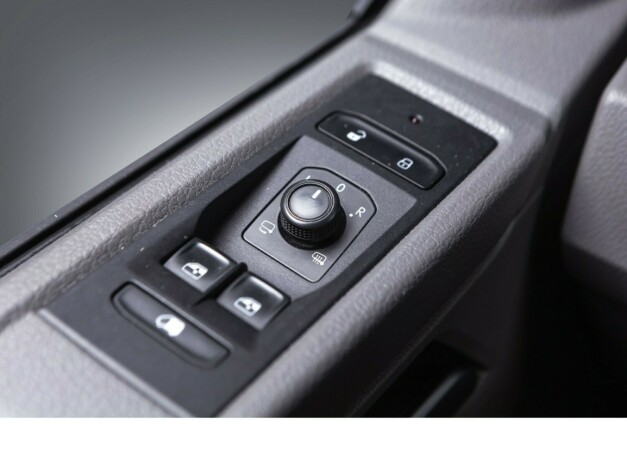 volkswagen-transporter-diesel-2021-big-20