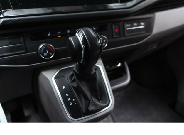 volkswagen-transporter-diesel-2021-big-18