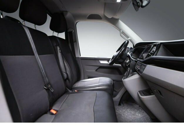 volkswagen-transporter-diesel-2021-big-19