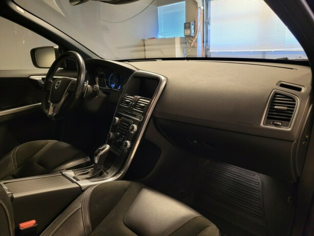 volvo-xc-60-bensin-2017-big-11