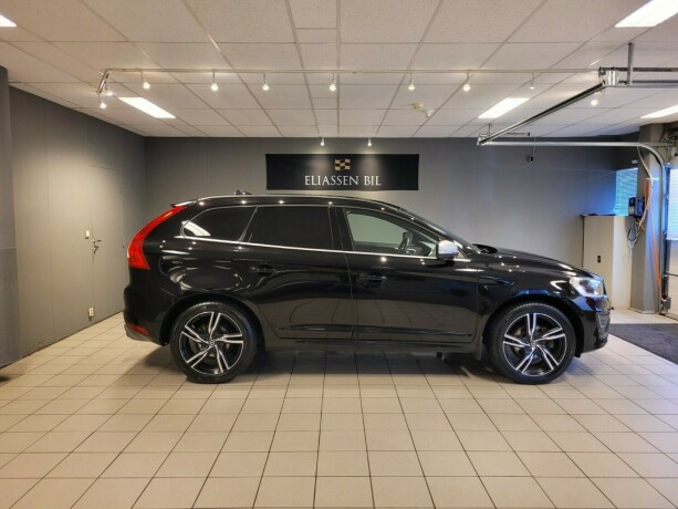 volvo-xc-60-bensin-2017-big-3