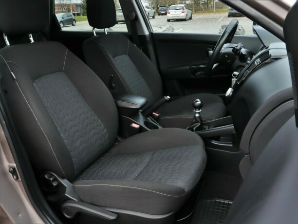 kia-cee039d-diesel-2011-big-15