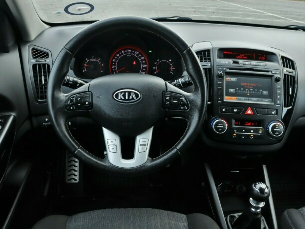 kia-cee039d-diesel-2011-big-19