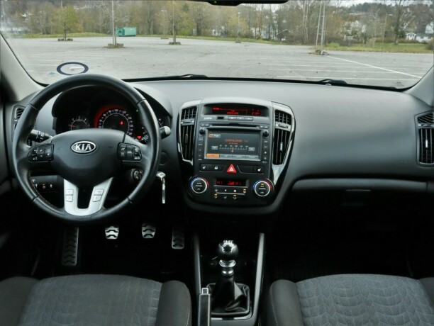 kia-cee039d-diesel-2011-big-18