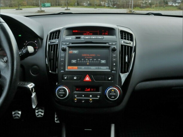 kia-cee039d-diesel-2011-big-17