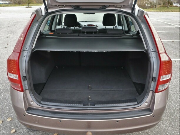 kia-cee039d-diesel-2011-big-12