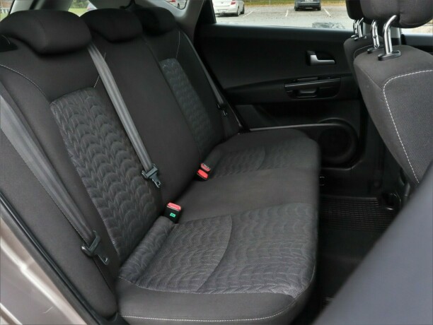 kia-cee039d-diesel-2011-big-14