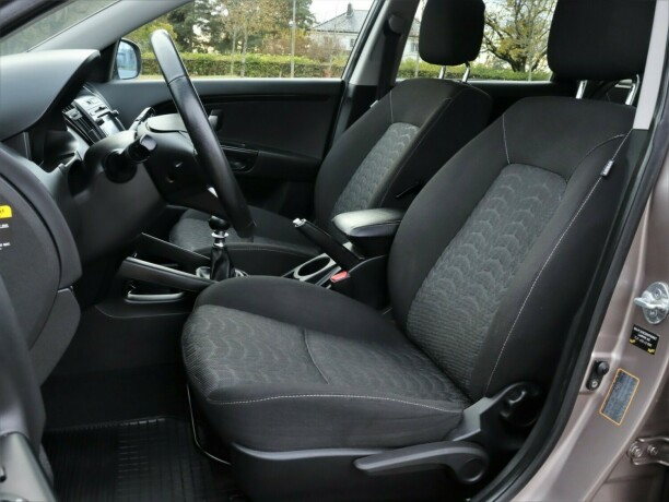 kia-cee039d-diesel-2011-big-10