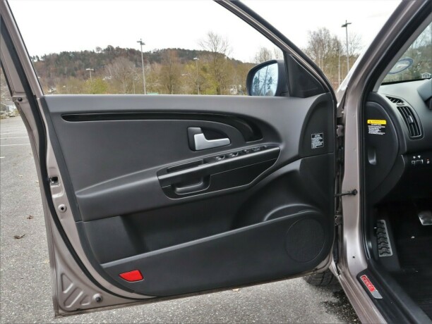 kia-cee039d-diesel-2011-big-8
