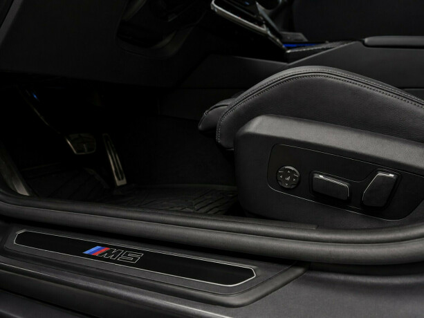 bmw-m5-plug-in-petrol-2025-big-27