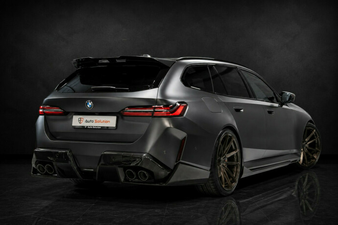 bmw-m5-plug-in-petrol-2025-big-1