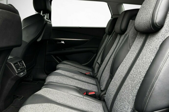 peugeot-5008-bensin-2019-big-25