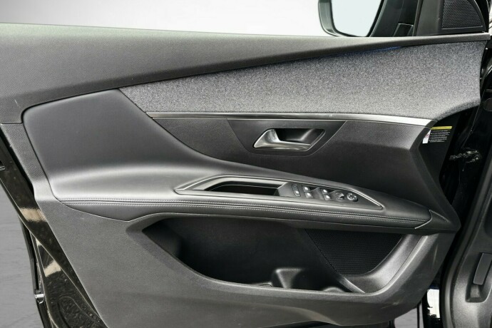 peugeot-5008-bensin-2019-big-12