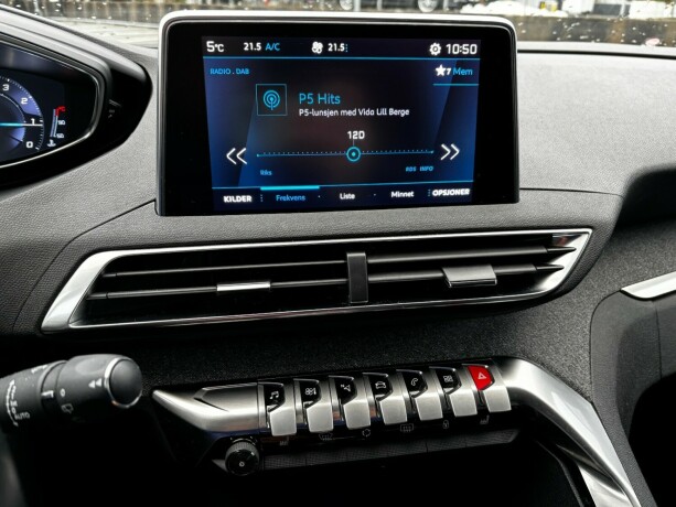 peugeot-5008-bensin-2019-big-23