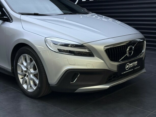 volvo-v40-cross-country-bensin-2018-big-2