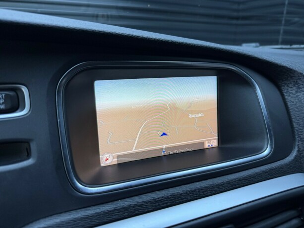 volvo-v40-cross-country-bensin-2018-big-12