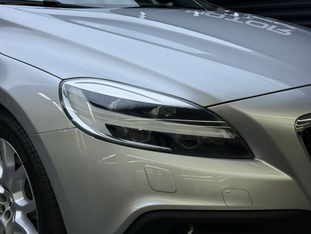 volvo-v40-cross-country-bensin-2018-big-3