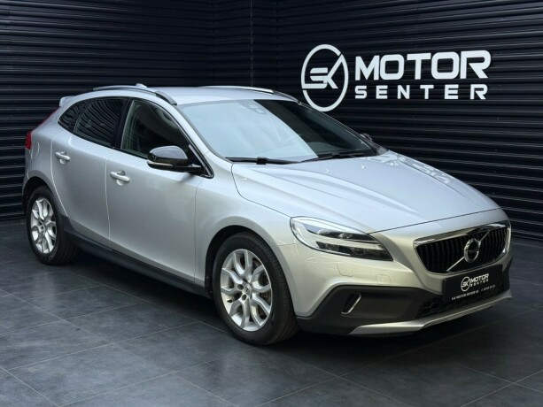 volvo-v40-cross-country-bensin-2018-big-0