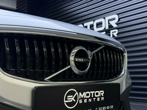 volvo-v40-cross-country-bensin-2018-big-4