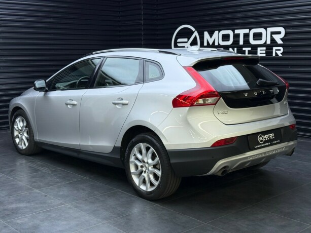 volvo-v40-cross-country-bensin-2018-big-1