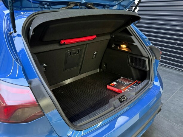 ford-focus-bensin-2020-big-36