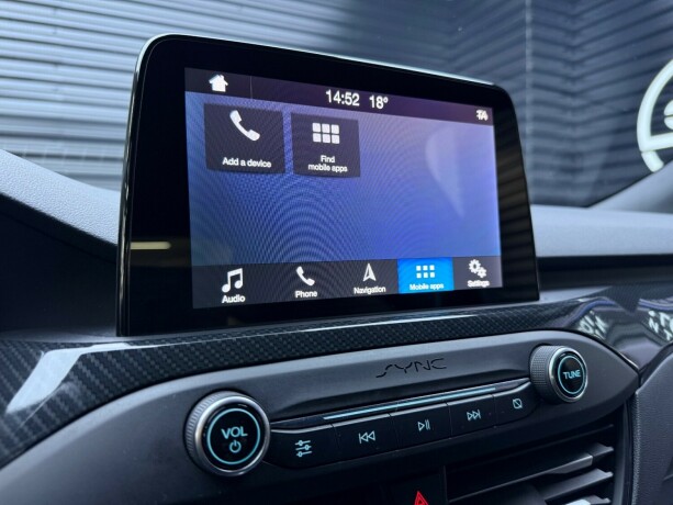 ford-focus-bensin-2020-big-24