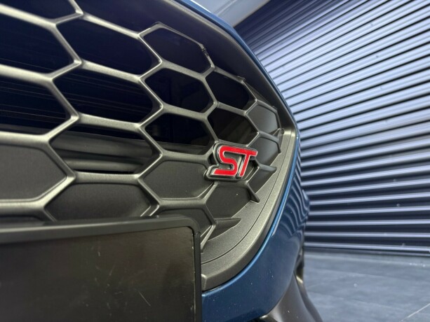ford-focus-bensin-2020-big-5