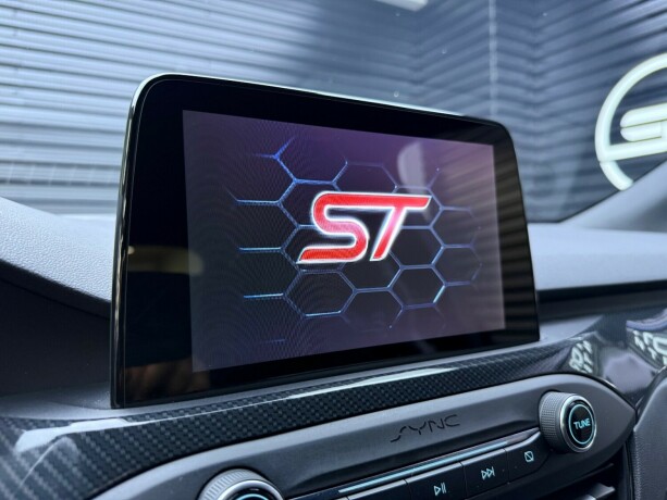 ford-focus-bensin-2020-big-18