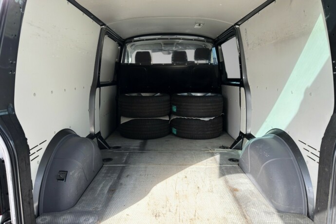 volkswagen-transporter-diesel-2018-big-7