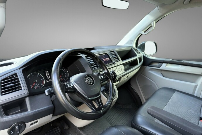 volkswagen-transporter-diesel-2018-big-9