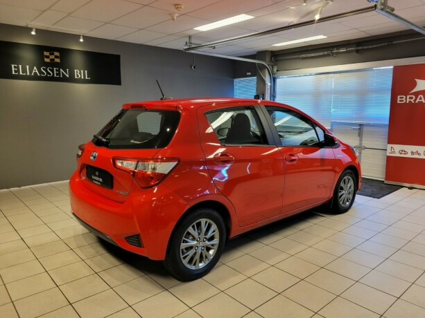 toyota-yaris-elektrisitetbensin-2017-big-3