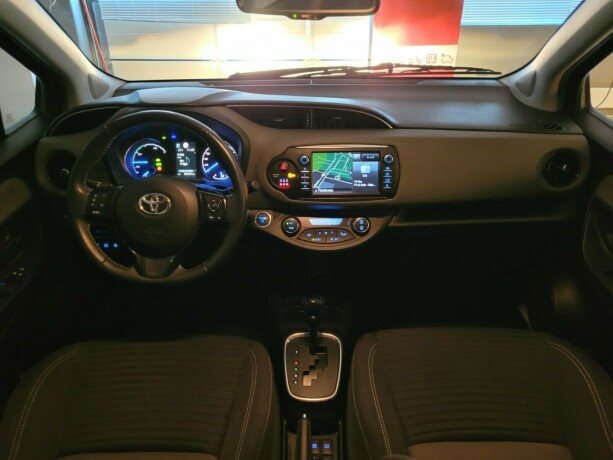 toyota-yaris-elektrisitetbensin-2017-big-25