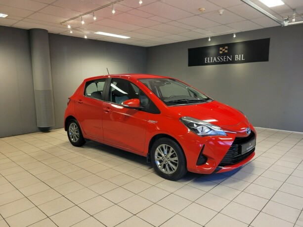 toyota-yaris-elektrisitetbensin-2017-big-0