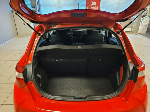 toyota-yaris-elektrisitetbensin-2017-big-14