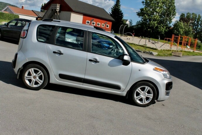 citroen-c3-picasso-diesel-2010-big-7