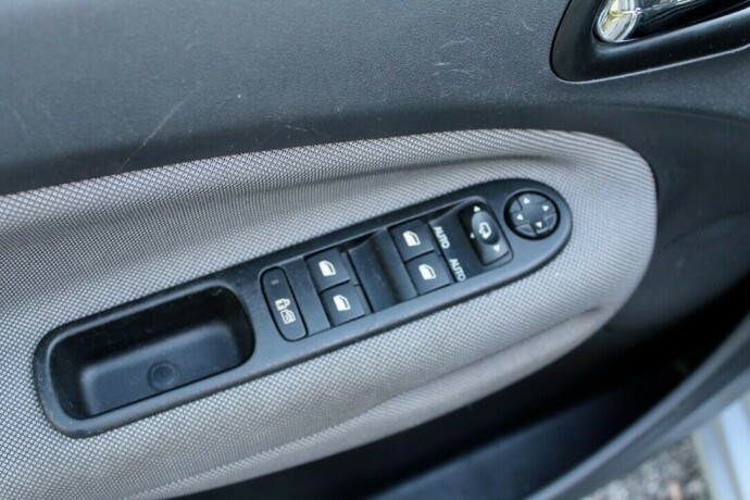 citroen-c3-picasso-diesel-2010-big-13