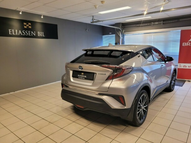toyota-c-hr-elektrisitetbensin-2017-big-5