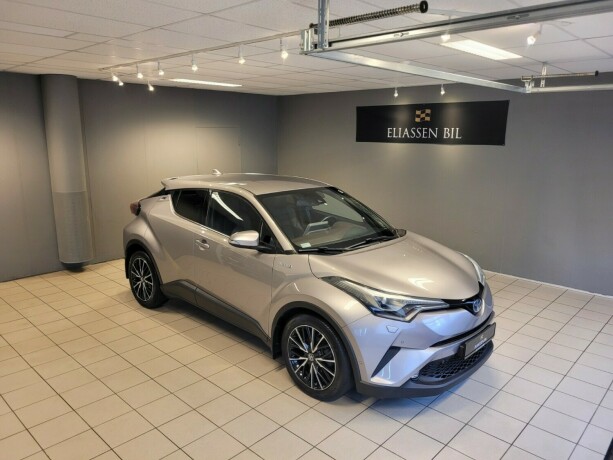 toyota-c-hr-elektrisitetbensin-2017-big-1