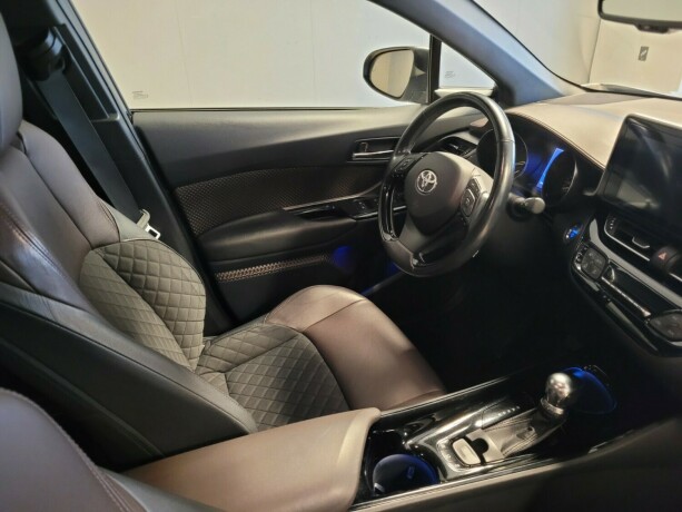 toyota-c-hr-elektrisitetbensin-2017-big-12