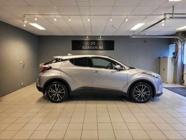 toyota-c-hr-elektrisitetbensin-2017-big-3