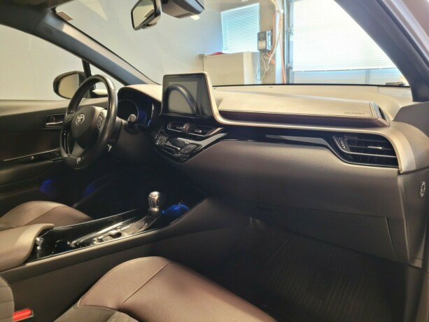 toyota-c-hr-elektrisitetbensin-2017-big-11