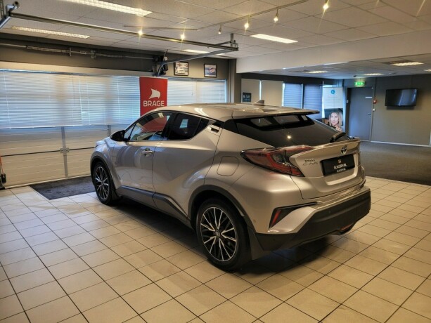toyota-c-hr-elektrisitetbensin-2017-big-6