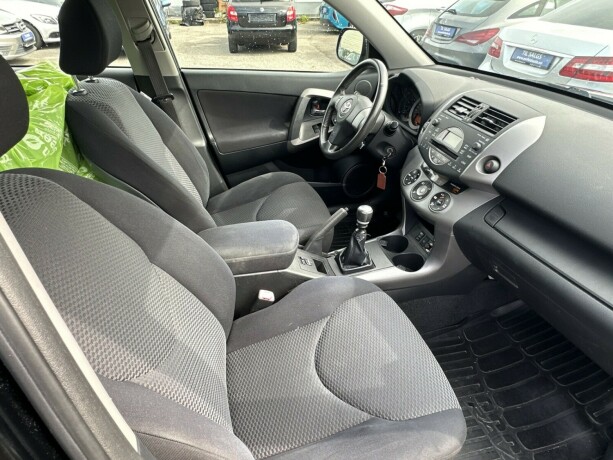 toyota-rav4-diesel-2007-big-9