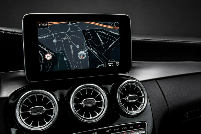 mercedes-benz-c63-bensin-2016-big-9