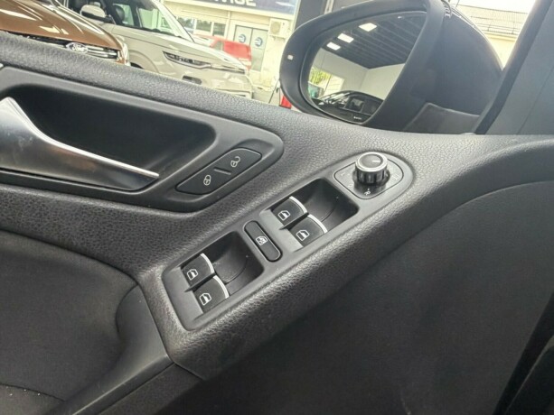 volkswagen-golf-diesel-2009-big-19