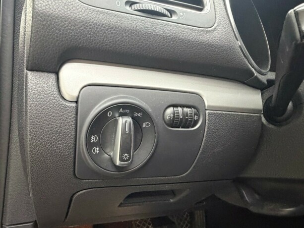 volkswagen-golf-diesel-2009-big-18