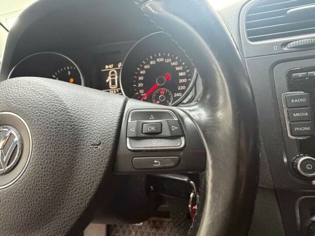 volkswagen-golf-diesel-2009-big-15