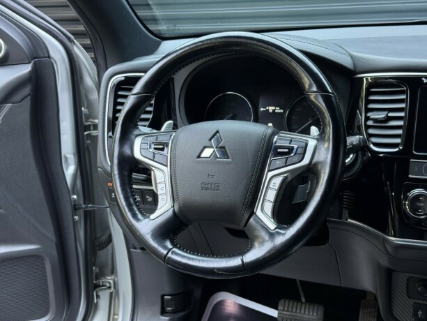 mitsubishi-outlander-elektrisitetbensin-2019-big-12