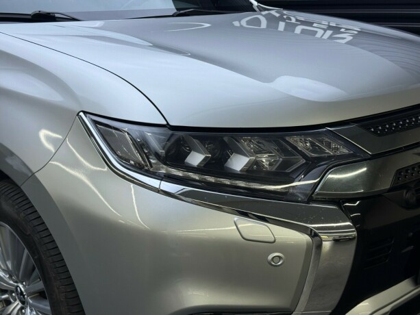 mitsubishi-outlander-elektrisitetbensin-2019-big-3